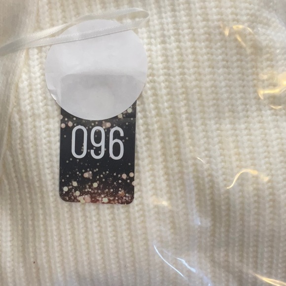 Abbott Elementary V-neck button-down cardigan - Picture 4 of 4